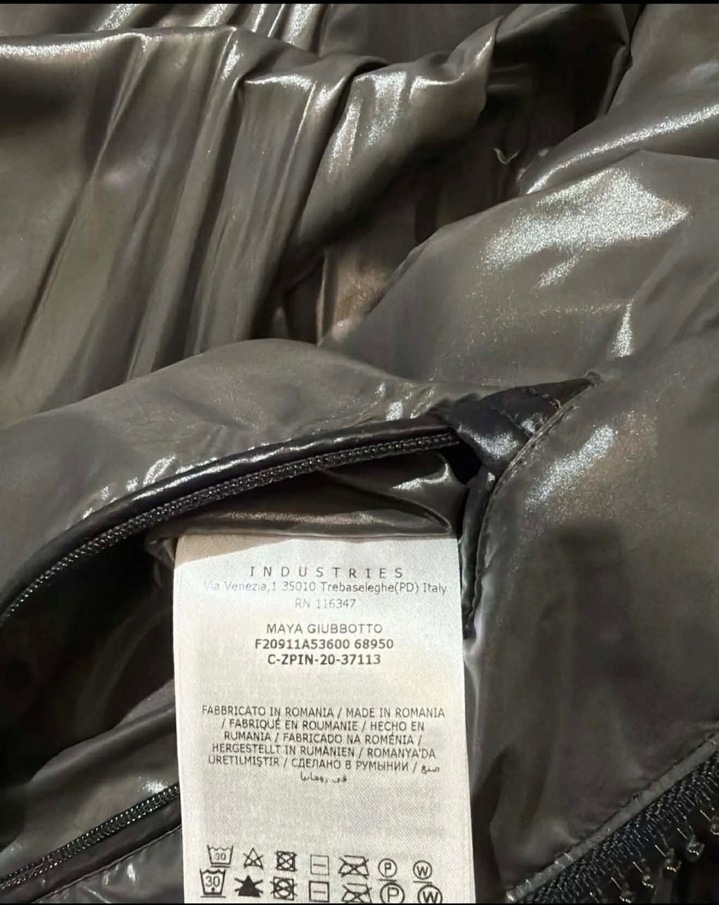 Brand New Moncler Maya (L)