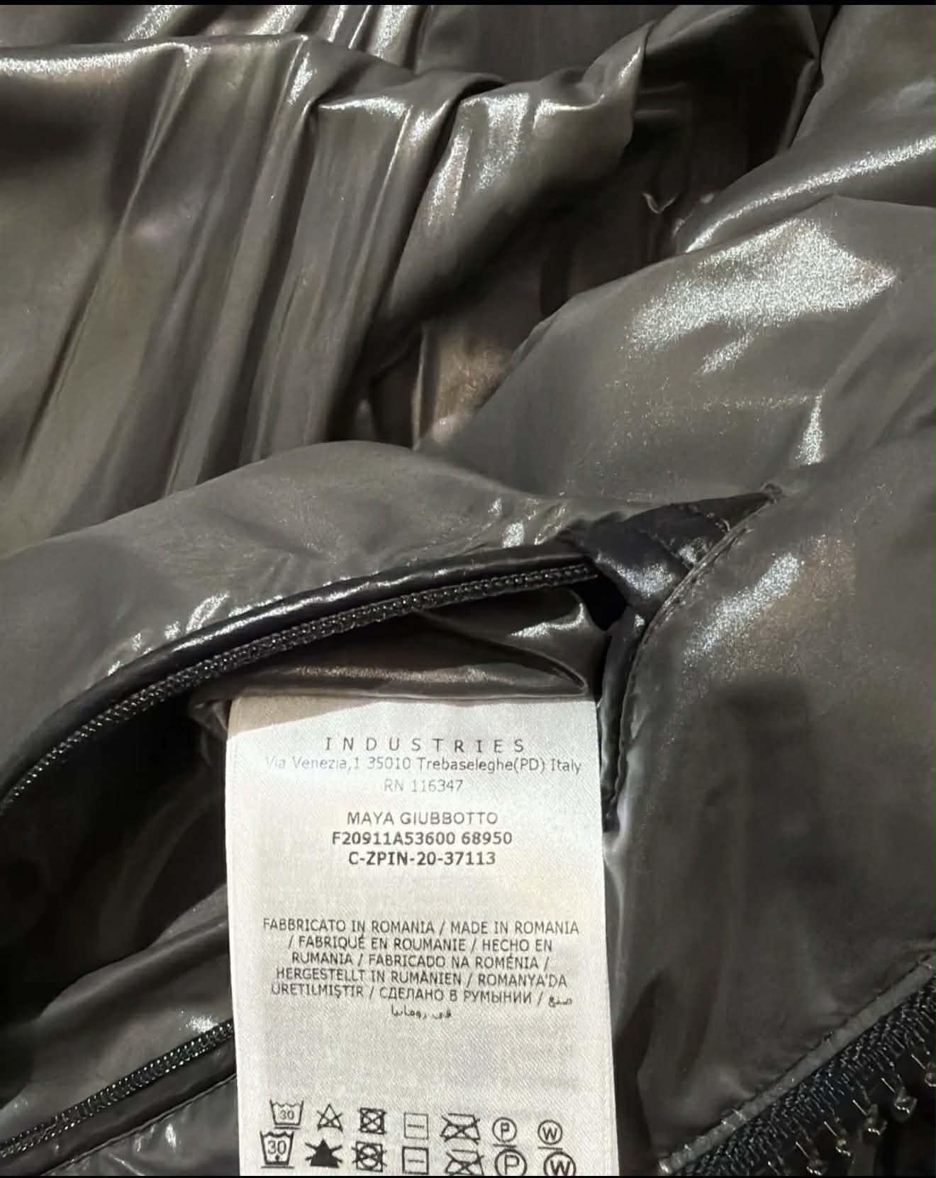 Brand New Moncler Maya (L)